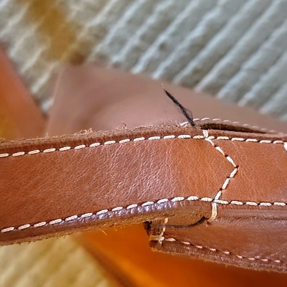 Vintage Fossil Sandle Bag purse. Used. Tan leather with gold fixtures. - Picture 8 of 9